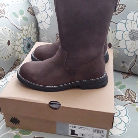 Ugg - Picture 1 of 8